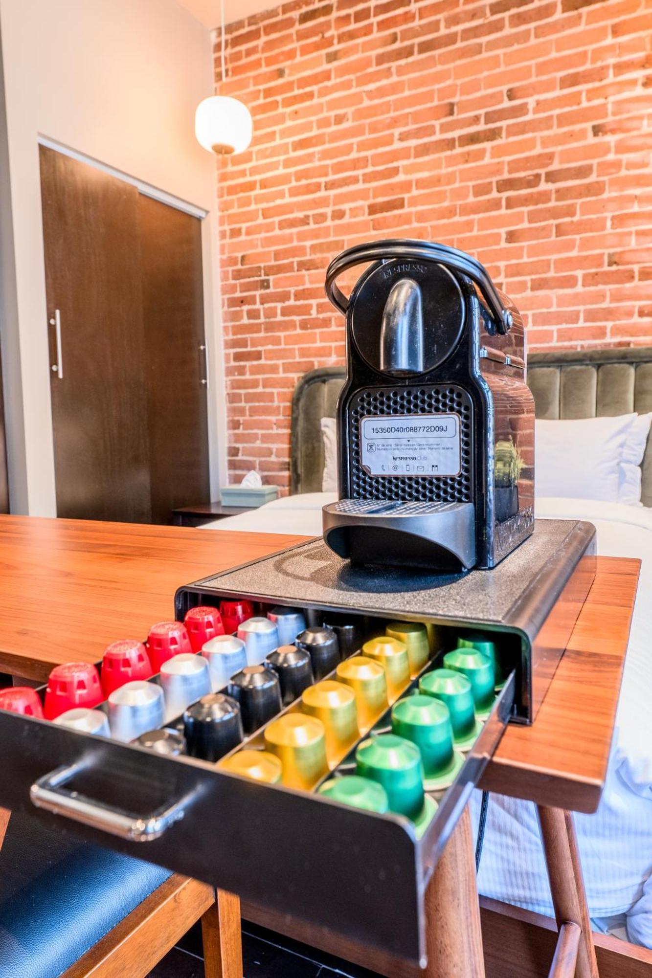 Self Check-in Boutique - Quartier Latin - 101 * Montreal